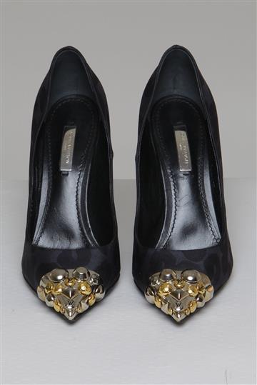 Sapato Louis Vuitton Scarpin Biqueira Esferas Metalizadas Preto